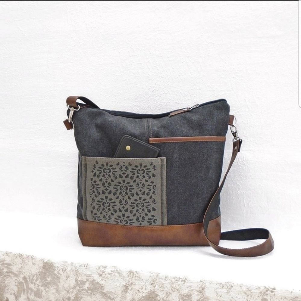 Crossbody purse